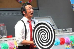 愛知県のお祭りに、くす田博士のサイエンスショーを派遣しました。