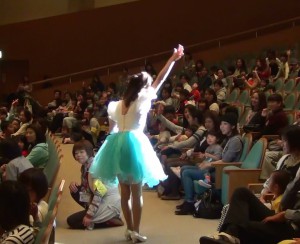 兵庫県の文化センターイベントへ、歌のお姉さんを派遣しました。