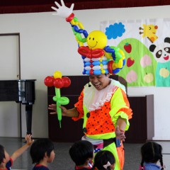 神奈川県伊勢原市の幼稚園へ、バルーンパフォーマーを派遣。