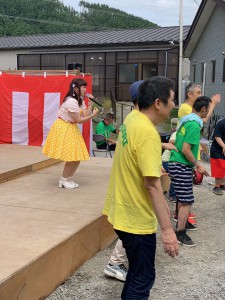 長野県東筑摩郡朝日村の施設に歌のお姉さんを派遣しました。