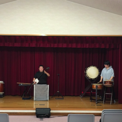 大阪府高槻市の福祉センターに三味線・太鼓・篠笛奏者を派遣しました。