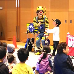 香川県三豊市のフェスタに交通安全ショーとしてピエロを派遣しました。