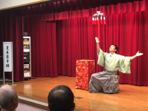 大阪府高槻市の演芸ショーに、太神楽曲芸師とものまねタレントを派遣しました。
