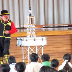 栃木県河内郡の子ども会に大道芸人を派遣しました。